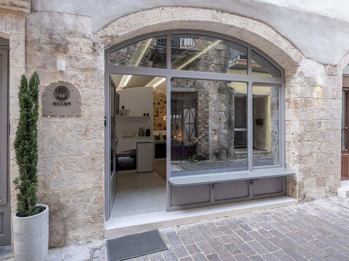 Malmáki, a street view apartment Chrissi Akti Chania Exterior foto